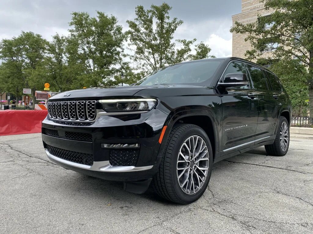 Джип 2025 года. Jeep grand cherokee 2025. джип чероки 2025. jeep grand cherokee l 2025. джип гранд чероки 2025 лонг.