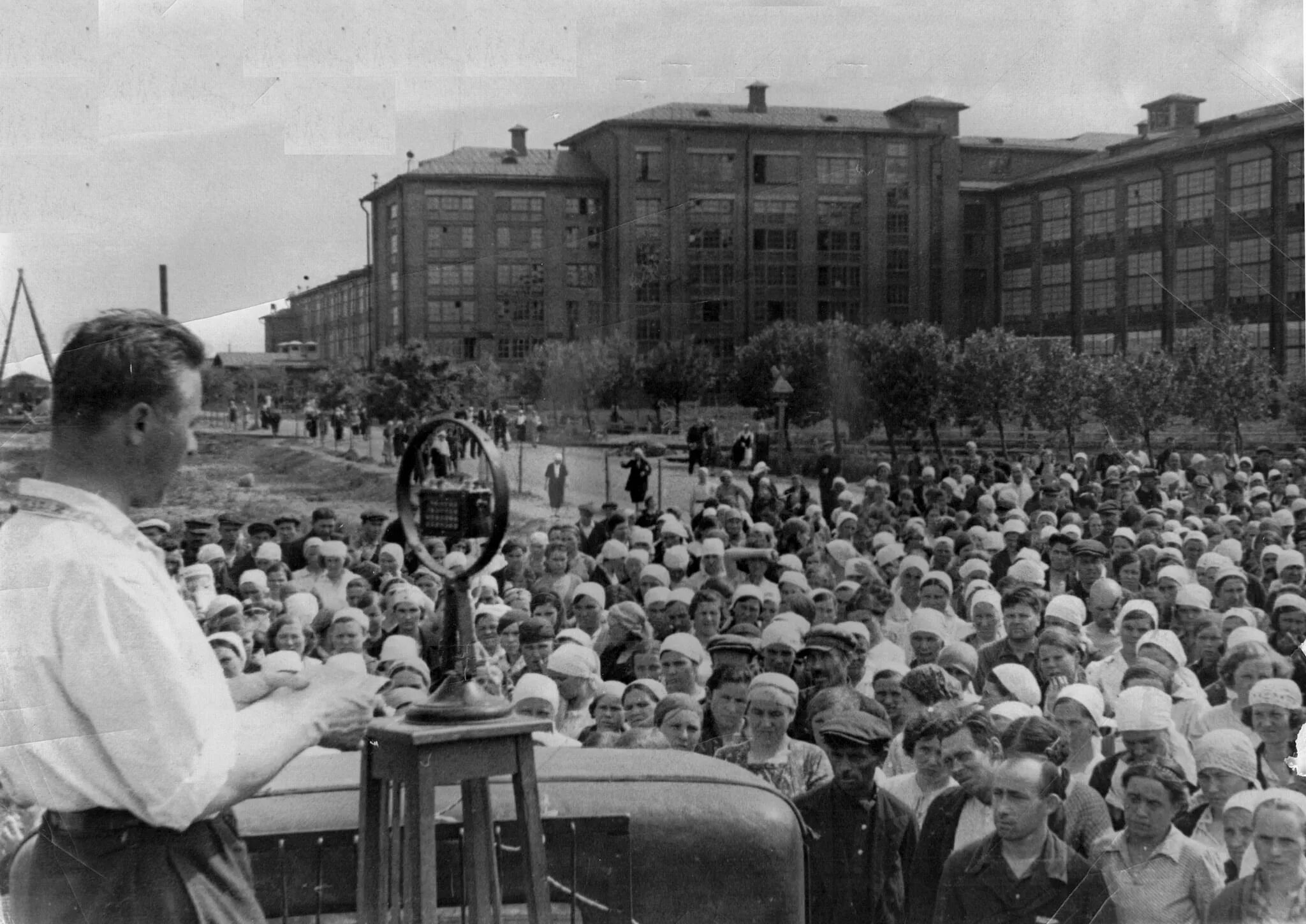 Иваново в годы великой отечественной войны. Меланжевый комбинат города Иваново в годы войны. Меланжевый комбинат в годы войны 1941-1945. Иваново город в годы войны 1941-1945.