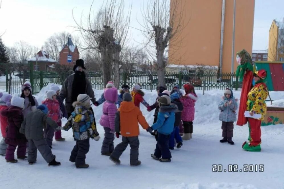 Развлечение Масленица в подготовительной группе детского сада. Масленица в средней группе развлечение на улице в детском саду. Масленица в средней группе развлечение. Масленица развлечение в старшей группе.