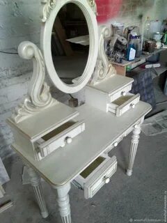 Столик из массива с зеркалом