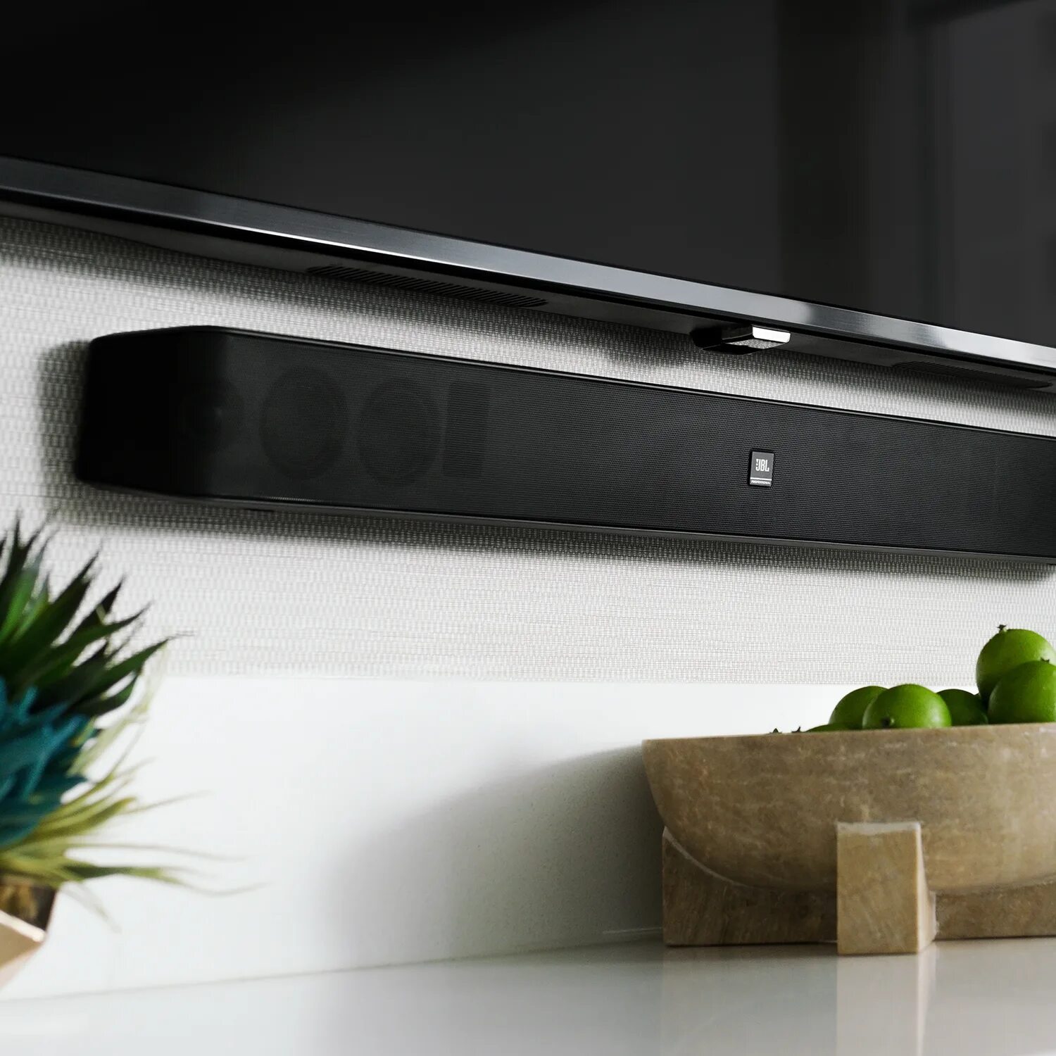 Как добавить саундбар. Jbl bar studio. jbl soundbar. jbl harman bar studio. jbl саундбары 2016.