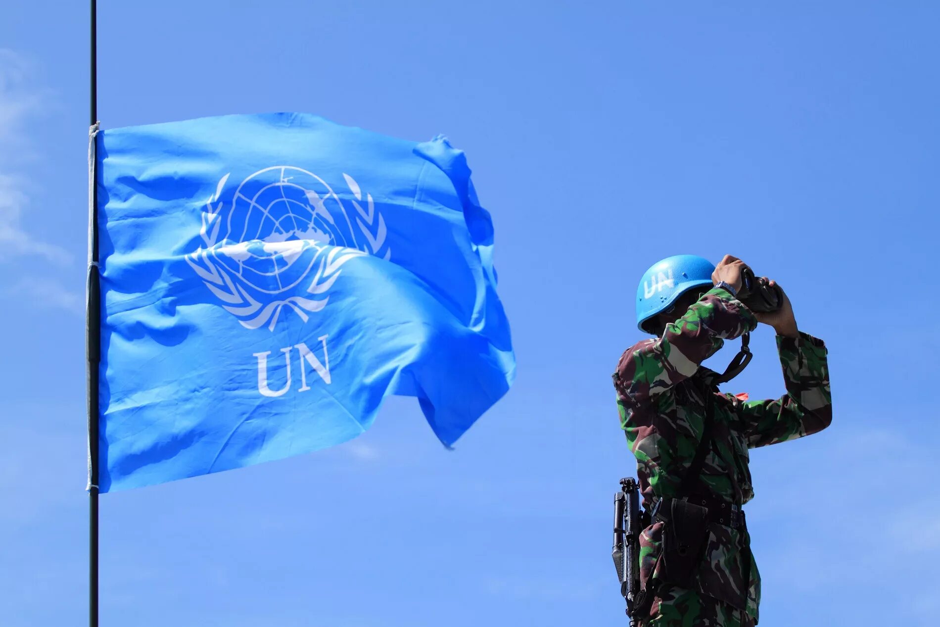Миротворческие силы ООН. Флаг миротворческих сил ООН. Миротворческий контингент ООН. Миротворческие силы ООН России. Участие в миротворческих операциях