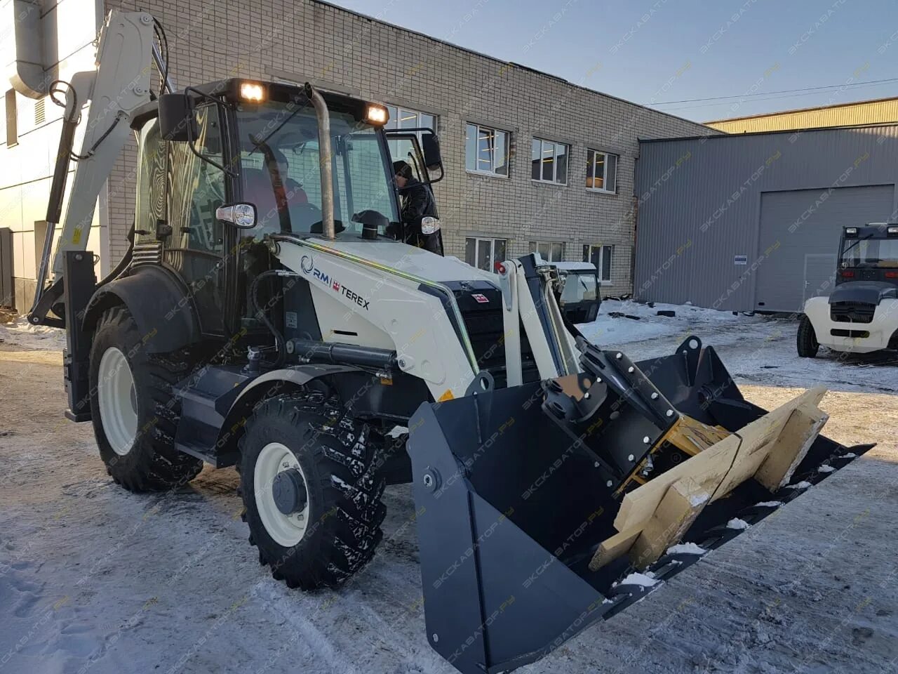 Tlb 825-rm экскаватор-погрузчик. Экскаватор погрузчик терекс 825. Terex tlb 825-rm. Экскаватор погрузчик терекс 825 кабина. Экскаватор погрузчик тлб 825.