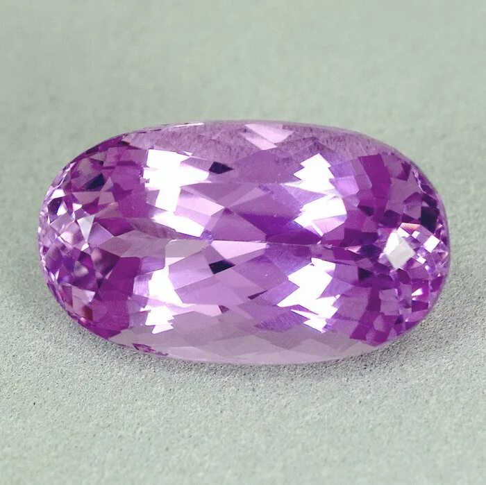 Какой камень фиолетовый. Кунцит камень. Кунцит камень магические. Розовый кунцит камень. Кунцит фиолетовый камень.