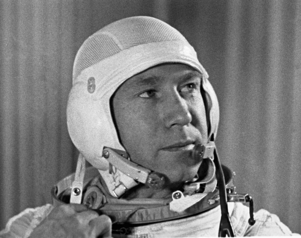 18 марта 1965 алексей леонов. самый 1 человек в космосе. космонавт 2 титов. первый космонавт в открытом космосе алексей леонов. самый 1 человек в космосе.