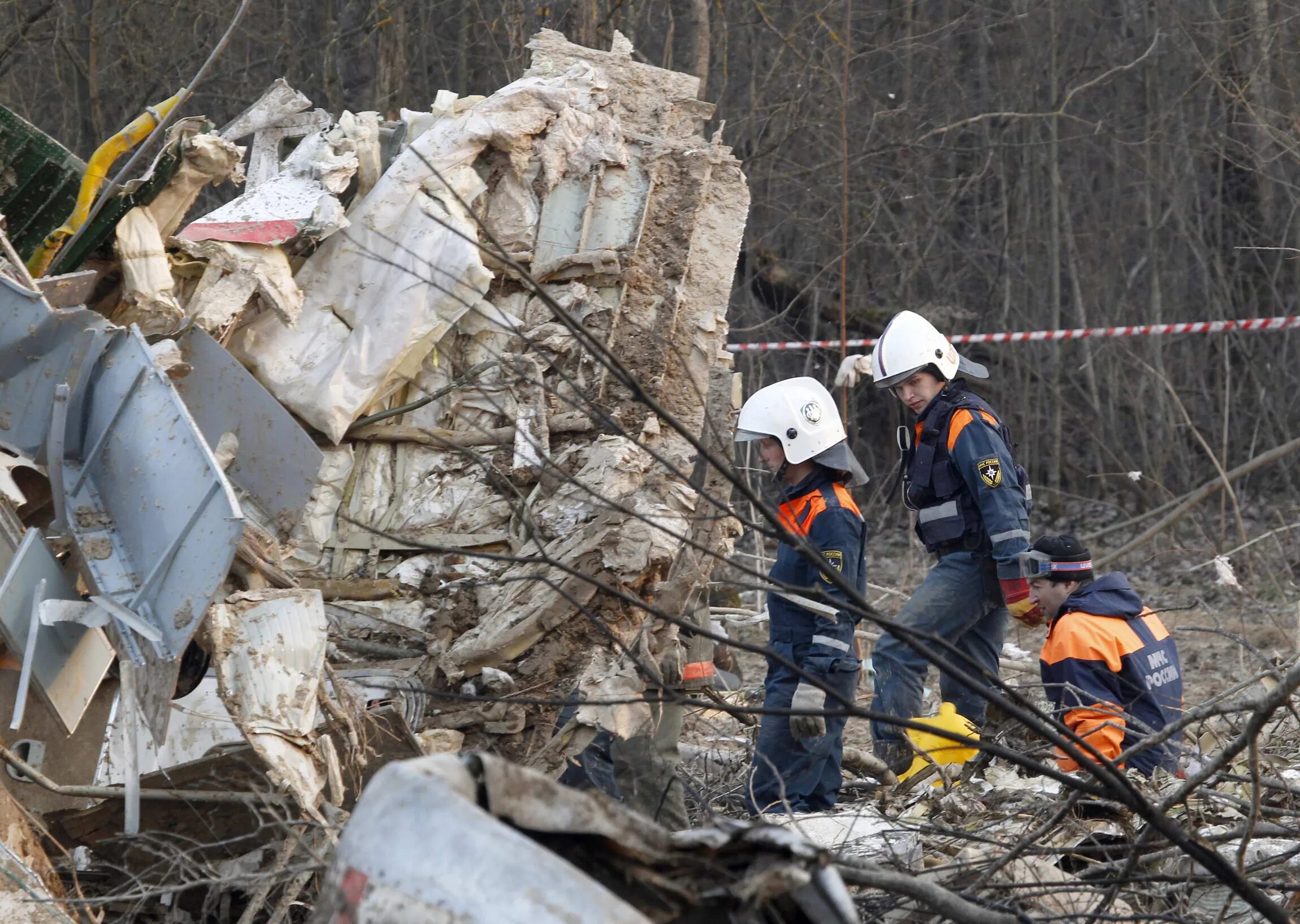 Катастрофа под Смоленском 2010. Катастрофа польского ту-154 под Смоленском. Катастрофа под Смоленском ту-154 тела. Авиакатастрофа Смоленск 2010. Смоленске авиакатастрофа