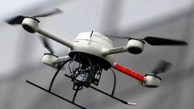 Летающий робот на пульте. Летающий робот коптер. Летающие игрушки на пульте управления. Летающий робот. Бпла дрон.