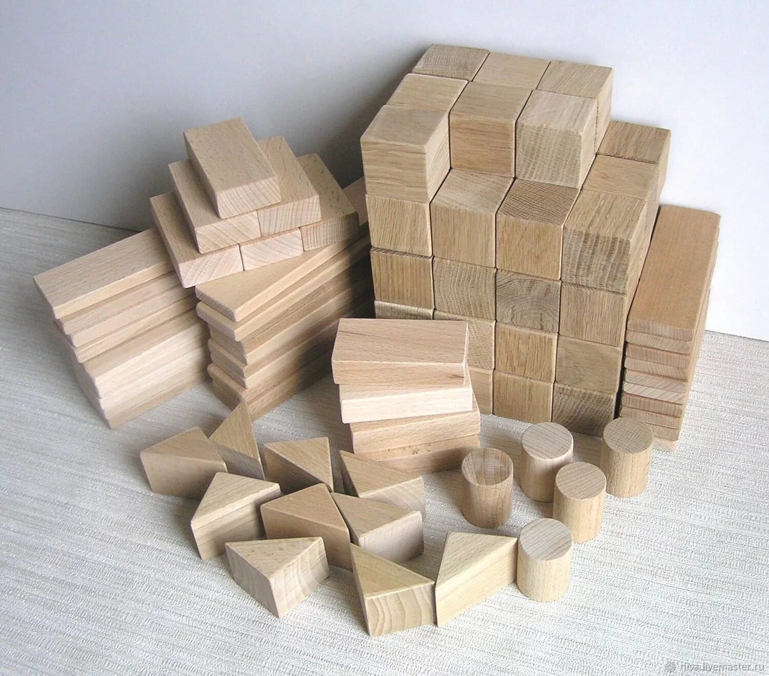 Деревянные кубики купить. Детские кубики деревянные. Деревянный Кубок. Конструктор из деревянных кубиков. Деревянный строительный конструктор для детей.