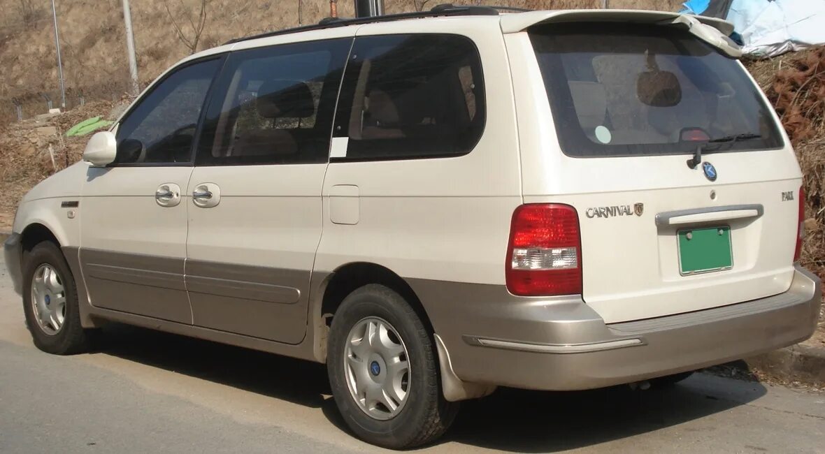 Купить киа карнивал дизель. Kia Carnival 2001. Киа Карнивал 2. Kia Carnival 2023. Kia Carnival 2024 Киа Карнивал.