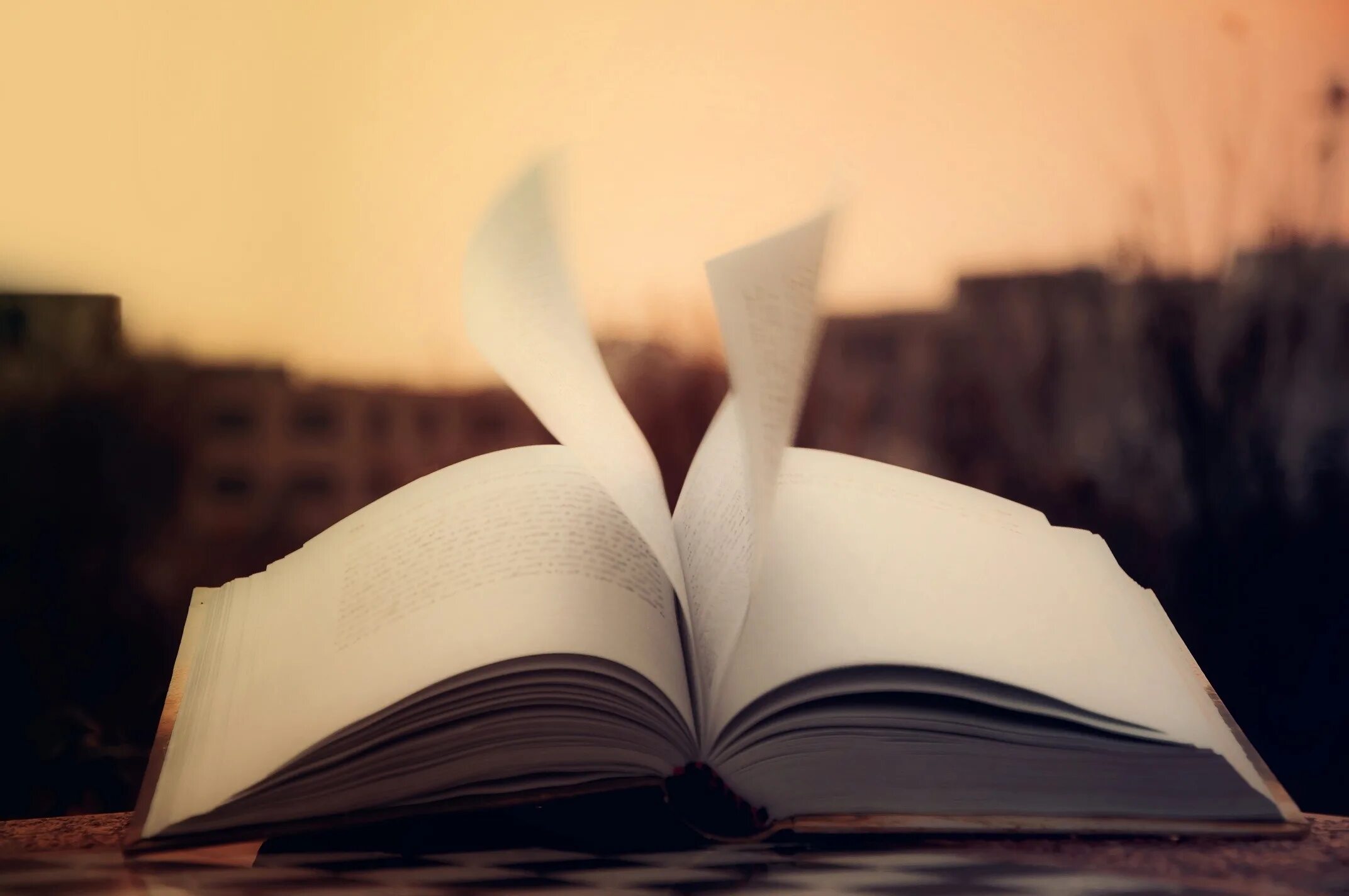 Девочки на страницах книг. Книжный лист. листая страницы жизни. листая книжные страницы. листает книгу.