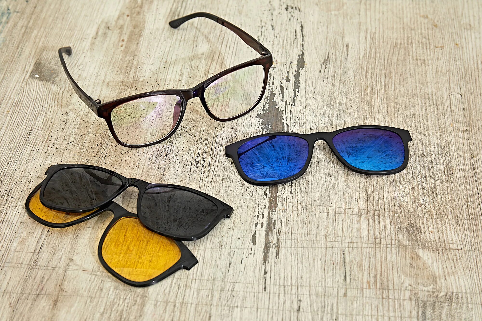 Четверо очков. Солнцезащитные очки Henderson Polarized. Очки -4. Очки с желтыми линзами. Мужские очки Henderson.