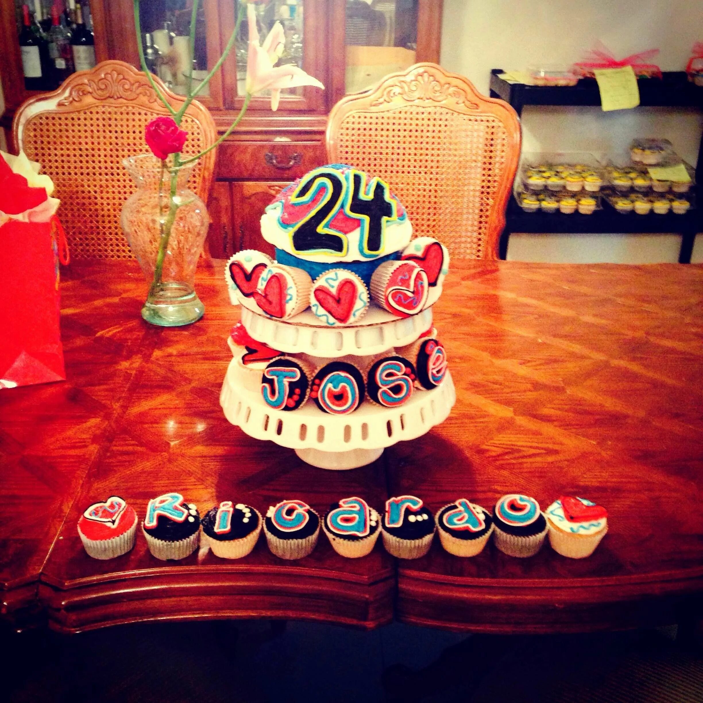 Fc 24 birthday. День рождения подарок 24 лет. С днём рождения 24 года. Торт на 24 года. Торт на день рождения 24.