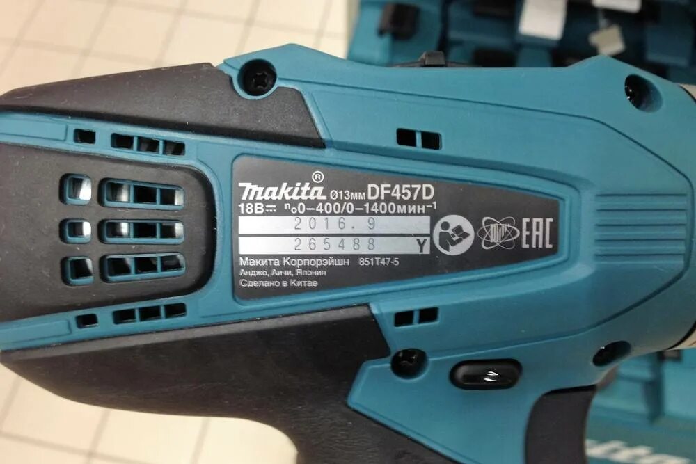 Как отличить макиту. Шуруповерт Makita df457d. Makita BHP 457. Makita df457d аккумулятор. Макита 6448.