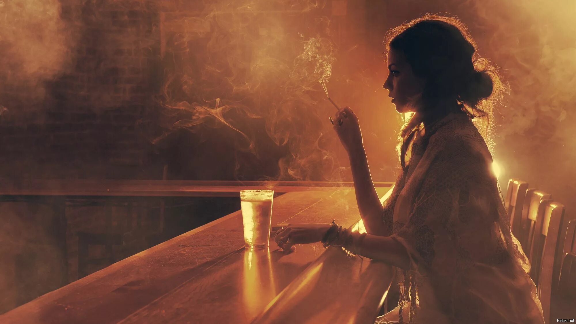 Мэнди Юргенс (Mandy Jurgens). Девушка с сигаретой арт. Курящая девушка арт. Девушки с дымом сигарет. А ночь послевкусие любви