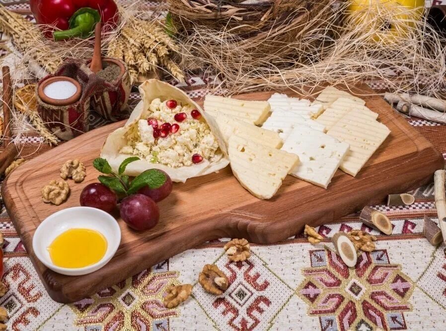 Армянский сыр чанах. Панир армянский сыр. Армянски сир. Чечил панир армянский. Хорац панир.