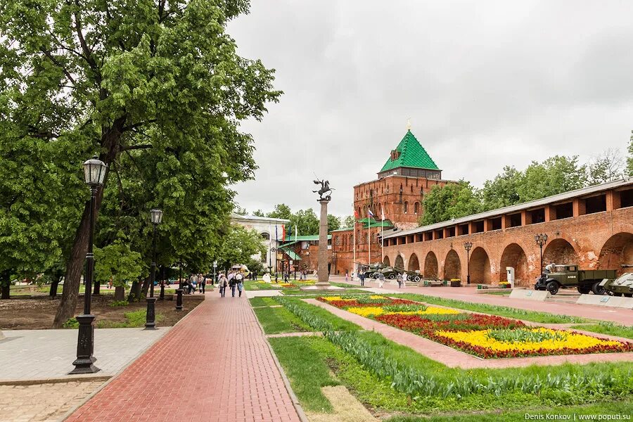 Сколько кремлей в нижнем новгороде. Нижегородский Кремль Нижний Новгород. Нижегородский Кремль- сердце Нижнего Новгорода. Нижегородский Кремль клумбы. Нижегородский Кремль внутри.