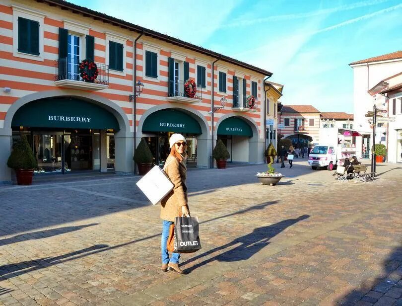 Бари аутлет вилладж. Аутлет aurora родос. Аутлет италия. Франчакорта милан. Аутлеты в аб.