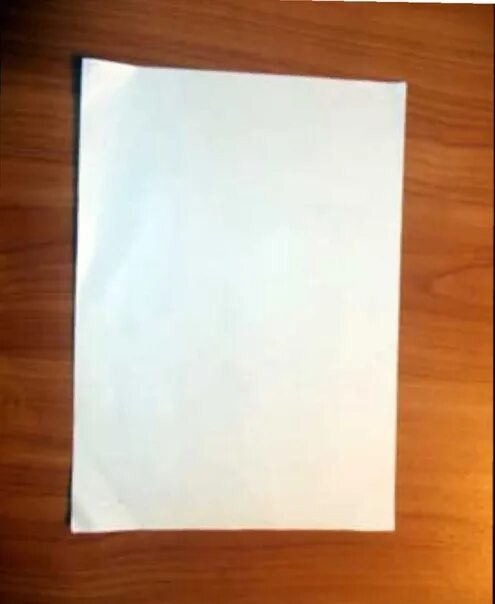 Какой лист бумаги крупнее чем а 4. Лист бумаги а4. Лист бумаги на столе. Лист бумаги а4 на столе. Бумажный лист а4.