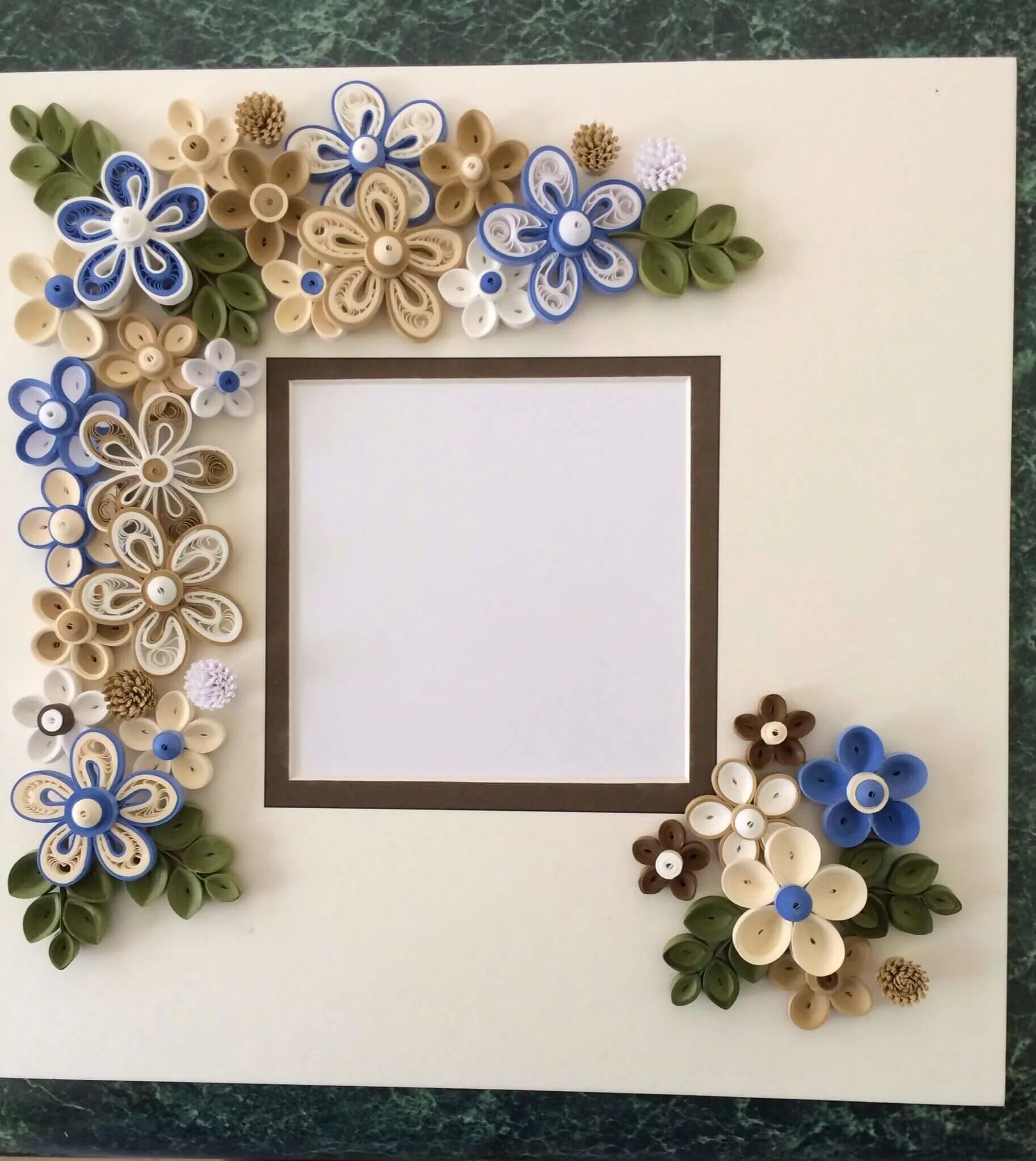 Рамка для панно на стену. Необычные рамы для картин. Панно с морскими ракушками. Фоторамка из натурального материала. Настенное панно с ракушками.