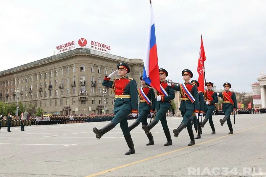 Парад 9 мая волгоград. Площадь павших борцов Волгоград парад. Парад Победы 2021 в Волгограде. Парад Волгоград 2022.