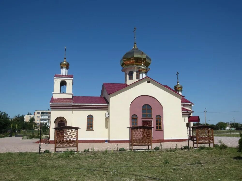 Погода в селе кировское крым. Храм Святого Амвросия Оптинского в Кировграде. Кировское Крым храм. Храм Амвросия Оптинского Кировское Крым преподобного. Храм Амвросия Оптинского Кировское Крым Пасха 2023.