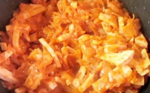 Бигус с колбасой и свежей капустой