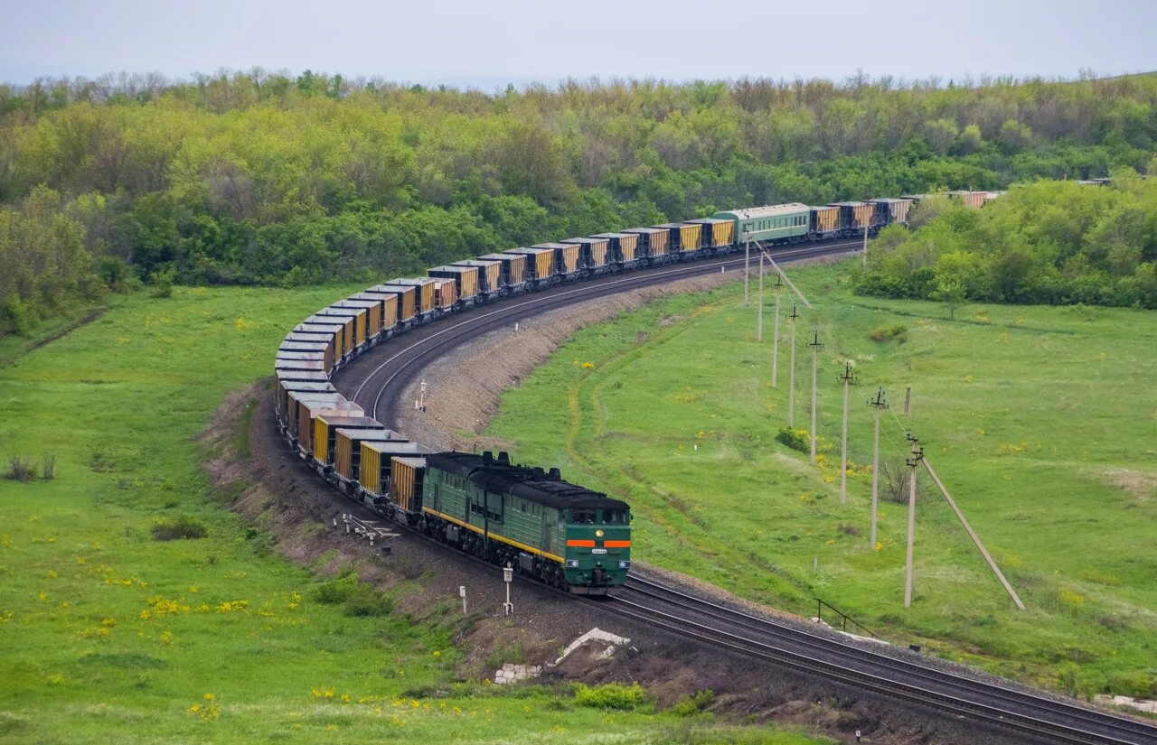 Поезд Южно Уральская железная дорога. Южный Урал ЖД. 2тэ10у-0442. Переволоцкая ЖД станция.