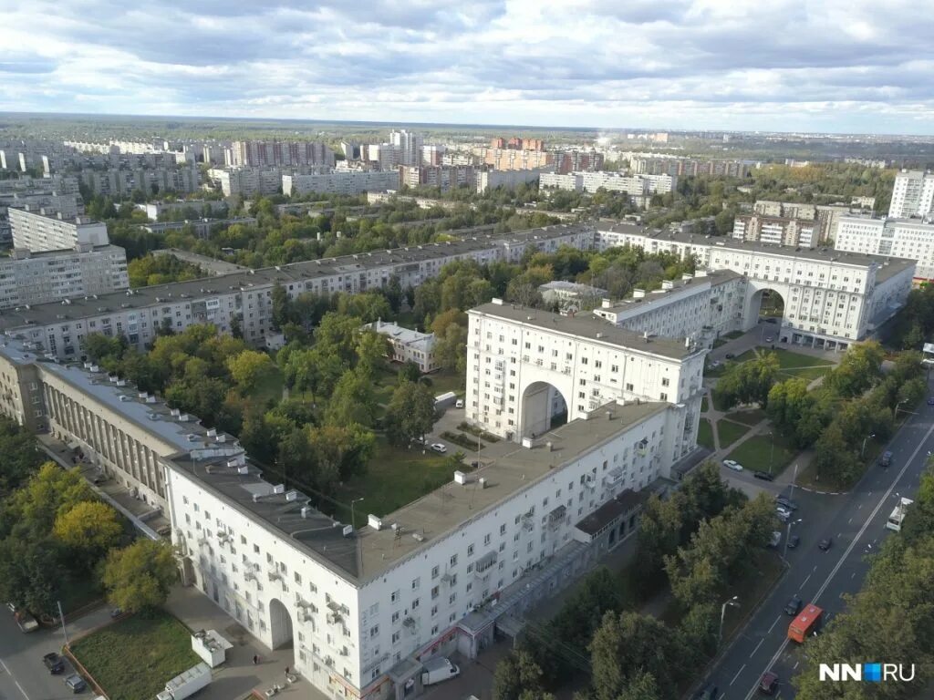 Библиотека нижний новгород автозаводский. Серобусыгинский квартал Нижний Новгород. Серый Бусыгинский дом Нижний Новгород. Бусыгинский дом в Нижнем Новгороде. Серобусыгинский дом-квартал в Нижнем Новгороде.