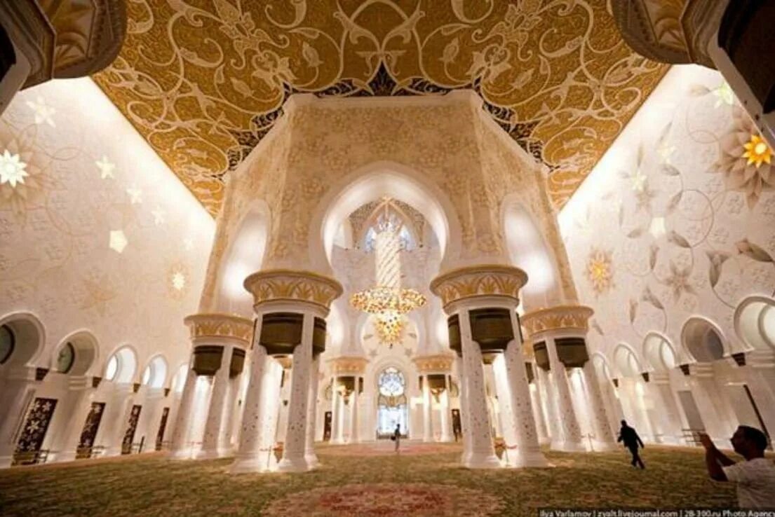 Чем украшают мечети. Мечеть шейха Зайда Абу-Даби. Мечеть шейха Зайда в Абу-Даби, ОАЭ. Мечеть шейха Заида в Абу-Даби. Мечеть шейха Зайда Абу-Даби интерьер.