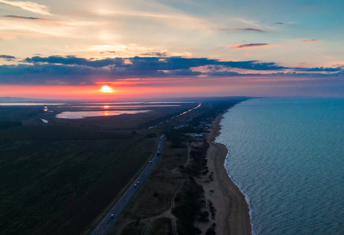 Море в тамани. Таманский полуостров тамань. азовское море таманский полуостров. таманский полуостров полуострова.