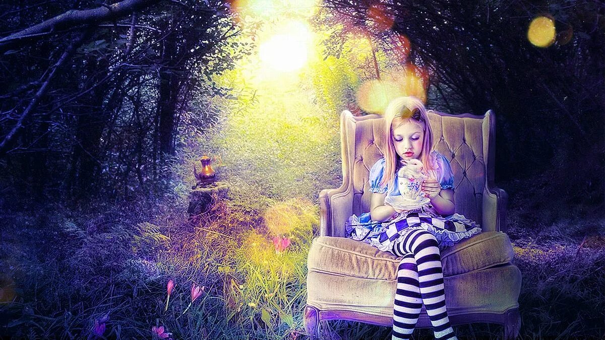 Какой ночи алиса. Alice in Tara Minunilor Carroll Lewis. Alice in Wonderland. Алиса в стране чудес обои. Алиса в стране чудес лес.