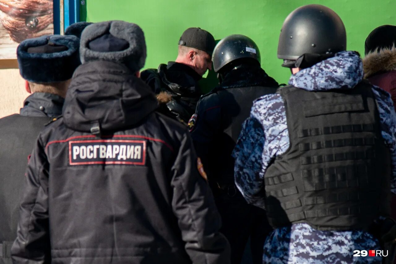 1 пожизненный срок. уктусского стрелка алексея александрова. пожизненный срок. книга приговоренный к пожизненному. срок за убийство.