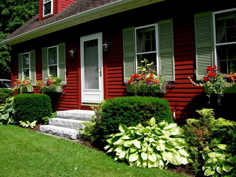 Фото полисадники около дома. Палисадник Энфилд. Красивый палисадник. Цветы перед домом. Клумба перед домом.