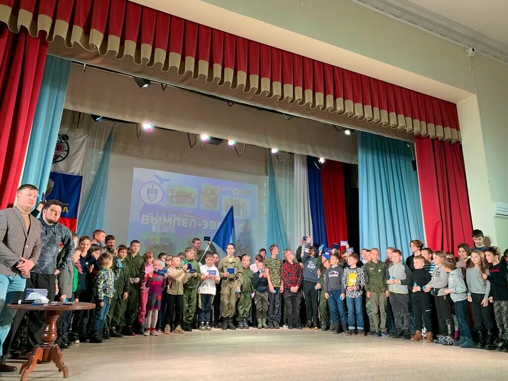 Вымпел эверест заднепровья. Вымпел эверест смоленск. Вымпел эверест заднепровья. Торговый дом эверест. Школьный спортивный клуб эверест.