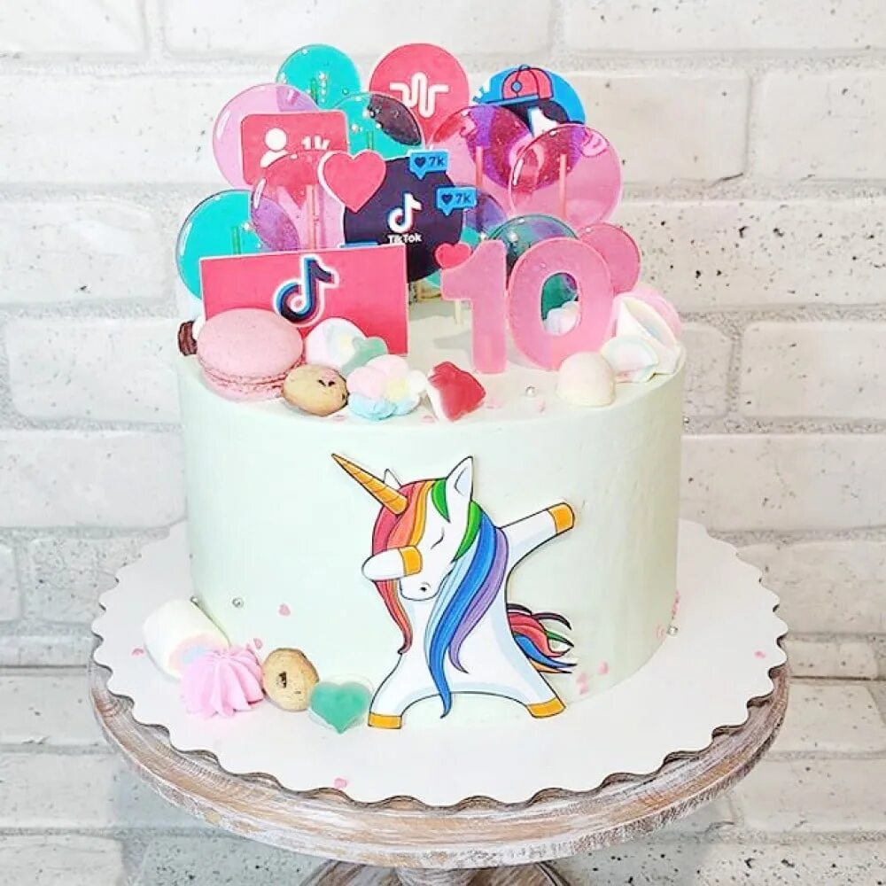 Торт в стиле тик ток для девочки. Торт тик ток для девочки. Торты на день рождения тикток девочке. Торт с тиктоком девочке. Торт для девочки 12 лет.