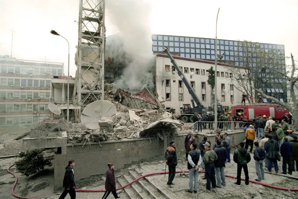 Нато в 99. Белград 1999 год. Сербия после бомбардировок 1999. Бомбардировки Сербии в 1999 году. Белград НАТО 1999.