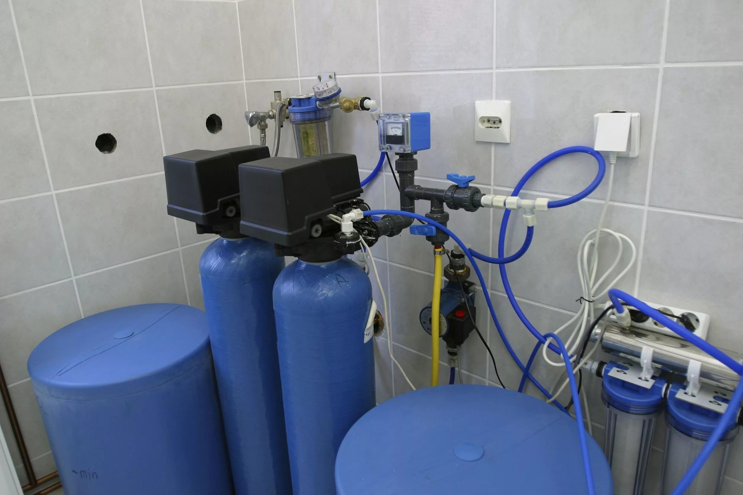 Pro очистка воды. Water Softener System. Система водоочистки питьевой воды. Система водоподготовки 1812. Станция водоочистки для коттеджа.