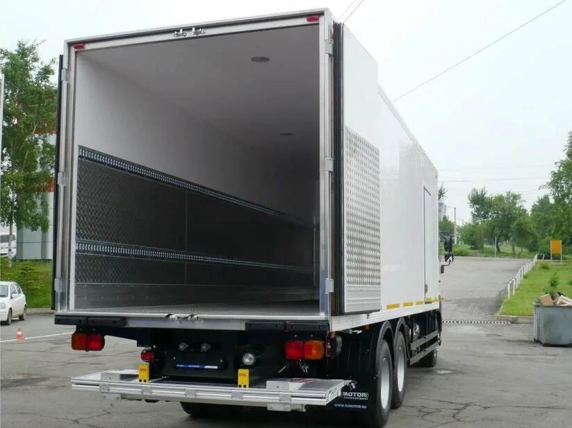 как выглядит изотерм фура. изотерм кузов. изотерм фура 20 т. Jac n-120 изотермический фургон рефрижератор. хино 700 фургон.