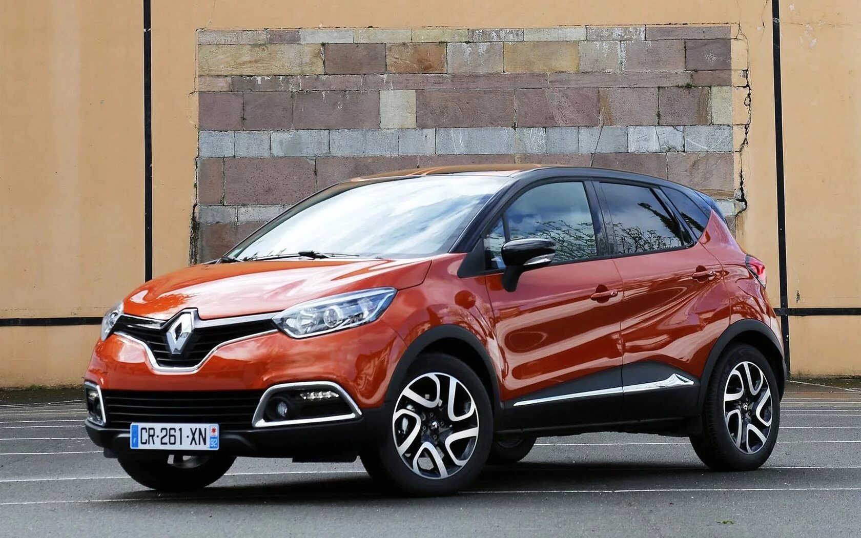 Автомобиль renault kaptur. Рено Каптур. Renault Captur 2014. Логан Каптур. Каптюр Рено Каптур.