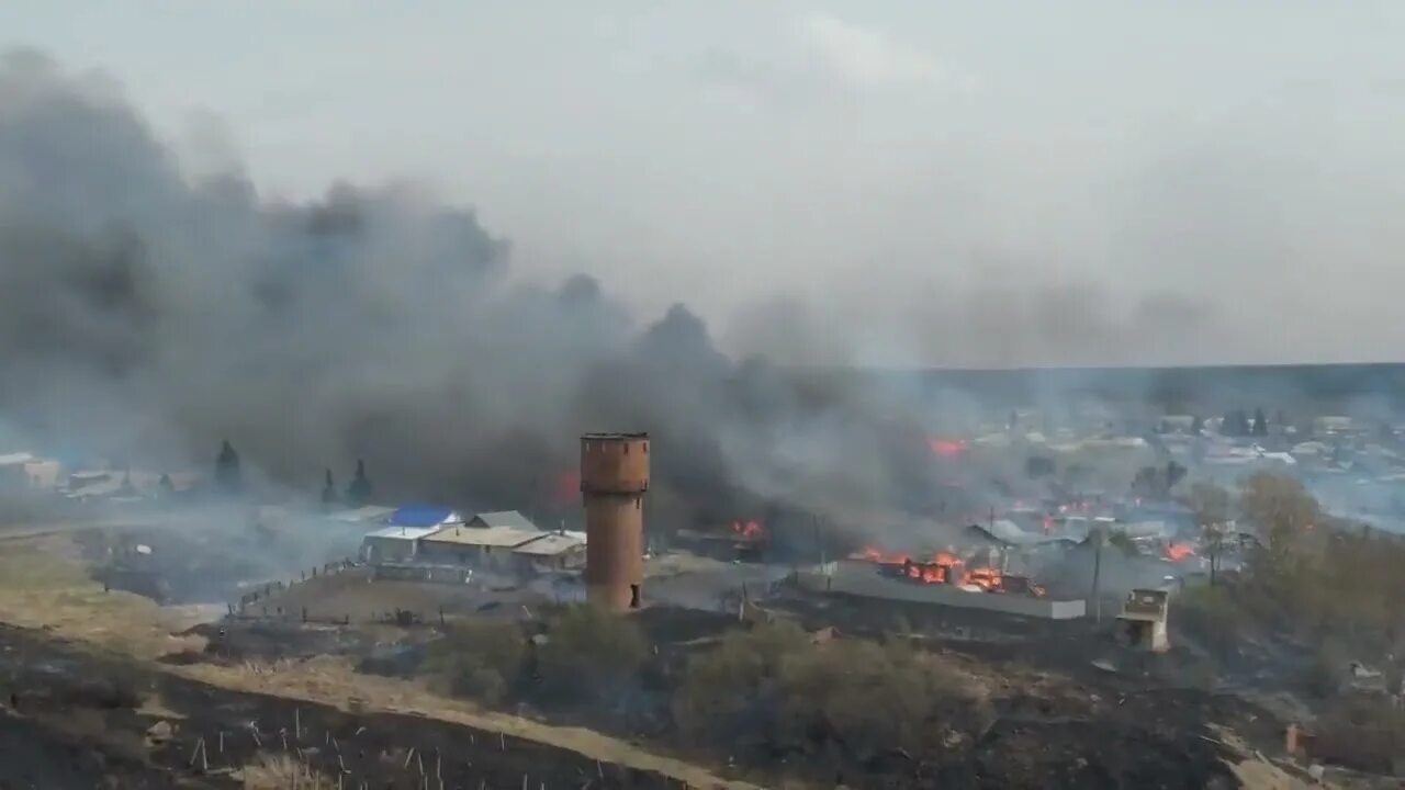 Красный яр пожар. Уяр Красноярский край пожар 2022. Пожар в Лакино Большемуртинский район. Пожар в Уяре 7 мая 2022. Красноярский край Заозерка пожар 2022.