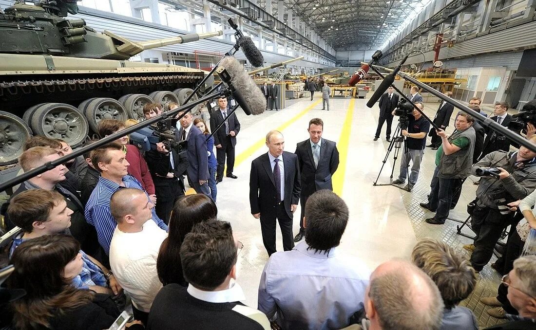 Экскаваторы увз эо-41211а. Путин на увз 2009. Уралвагонзавод нижний тагил продукция. Увз нижний тагил. Уралвагонзавод контакты.