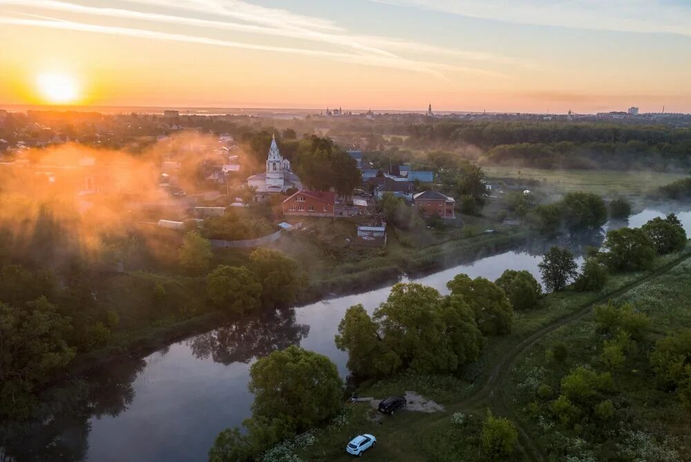 40 утра. Река Коломенка в Коломне. Река костерка Коломна. Речка Коломенка в Коломне. Таруса Ока река Восход.