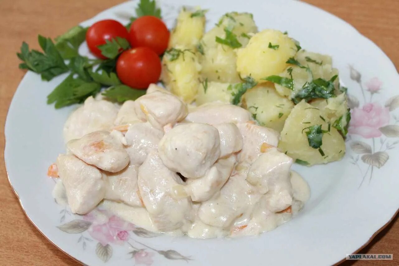 Куриная грудка подлива со сметаной