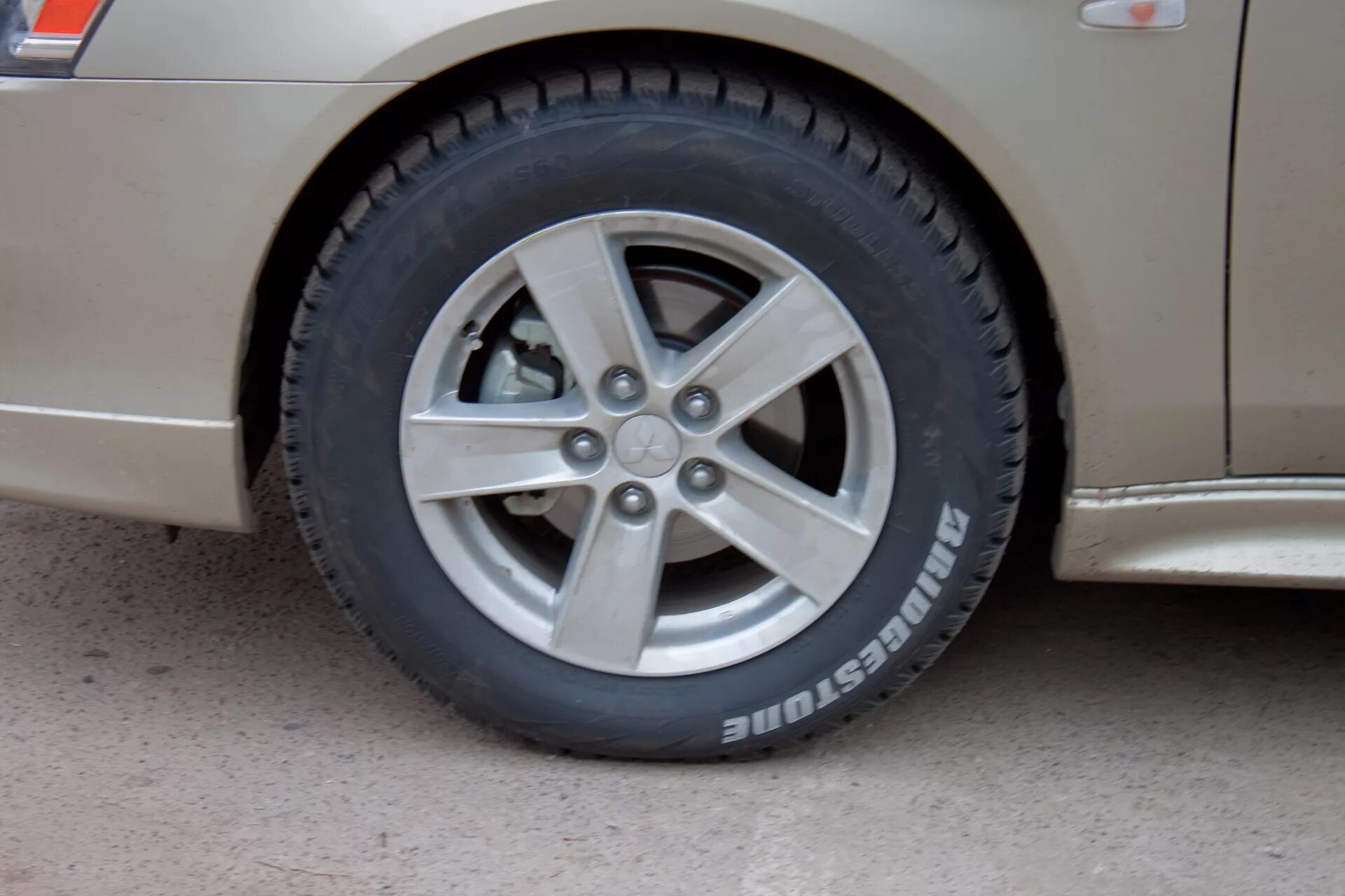 Auris колеса 205/60 r16. Резина 215 60 r16 Лансер 10. Размер резины лансер 10