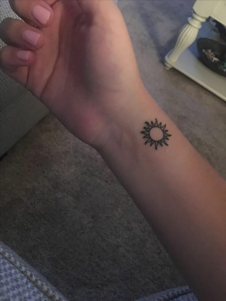 Pin en tattoos Tatuaje de sol, Tatuajes naturaleza, Tatuaje estético