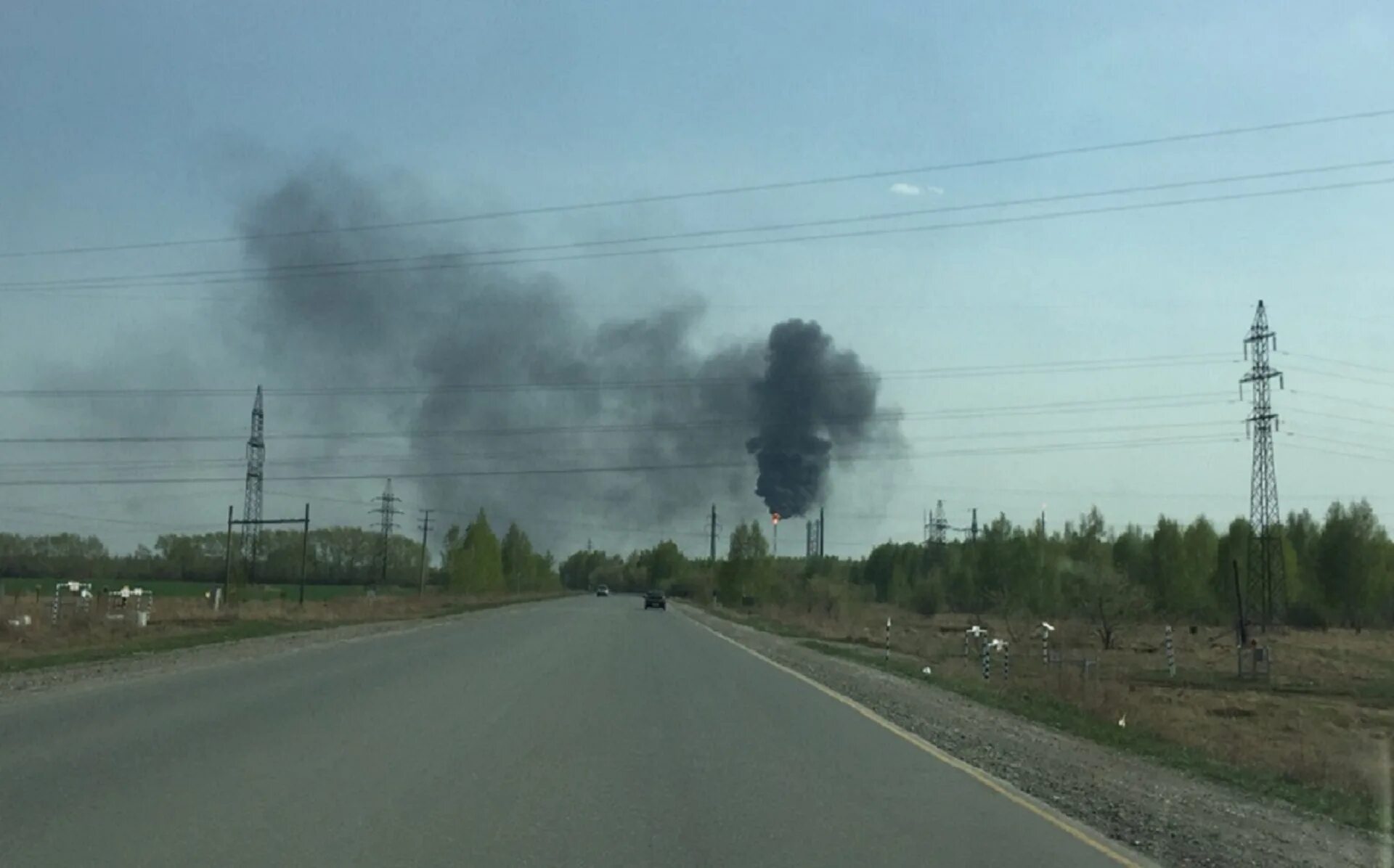 Омск воняет. Выбросы в омске тэц 2. Омск тэц дым фото. Тульский шввод ночные выбросы. Загрязнение воздуха в омске.
