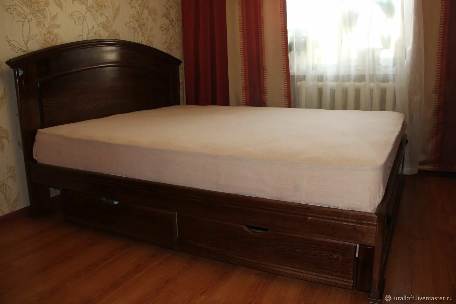 Советская двуспальная кровать. Кровать Советская деревянная двуспальная. Советские кровати двухместные. Авито кровать двуспальная.