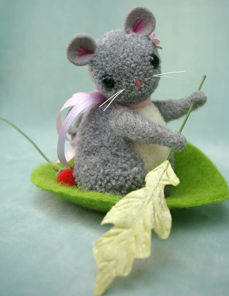 поделка мышка. мышка из ткани. делаем мышонка. мышка фетр. делаем мышонка.