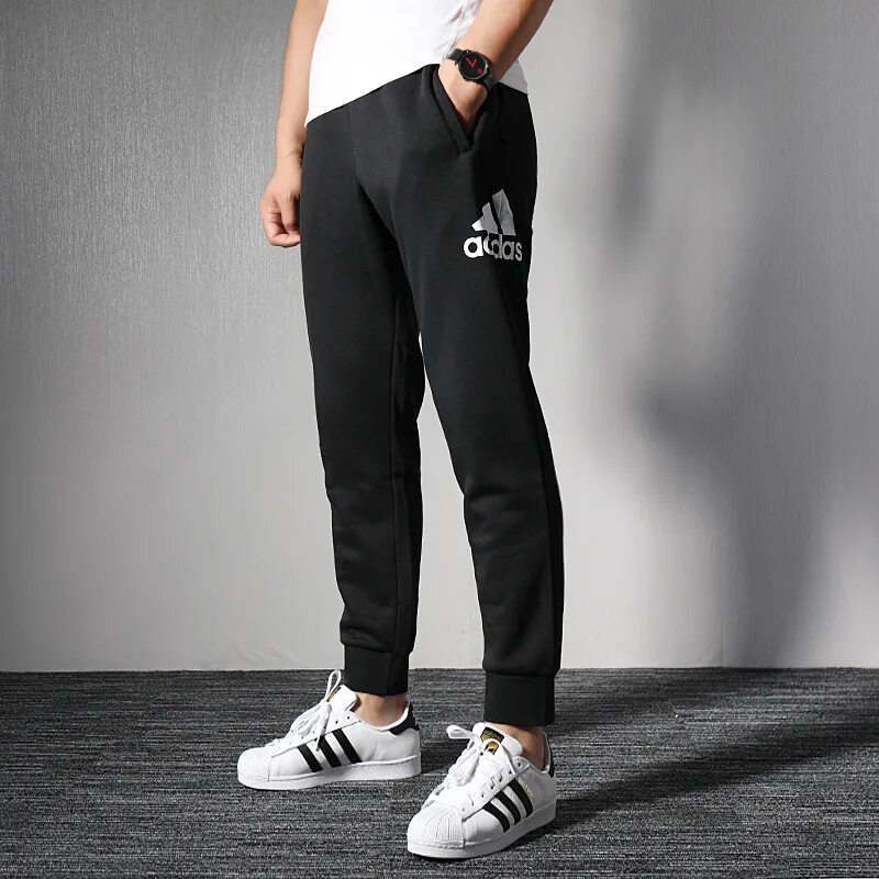 Брюки спортивные мужские на вайлдберриз. Штаны спортивные adidas gu43222fk001. Штаны adidas мужские gt4535 FSH Trackpants. Спортивные штаны мужские адидас fm5428. Нейлоновые штаны адидас мужские 2019.