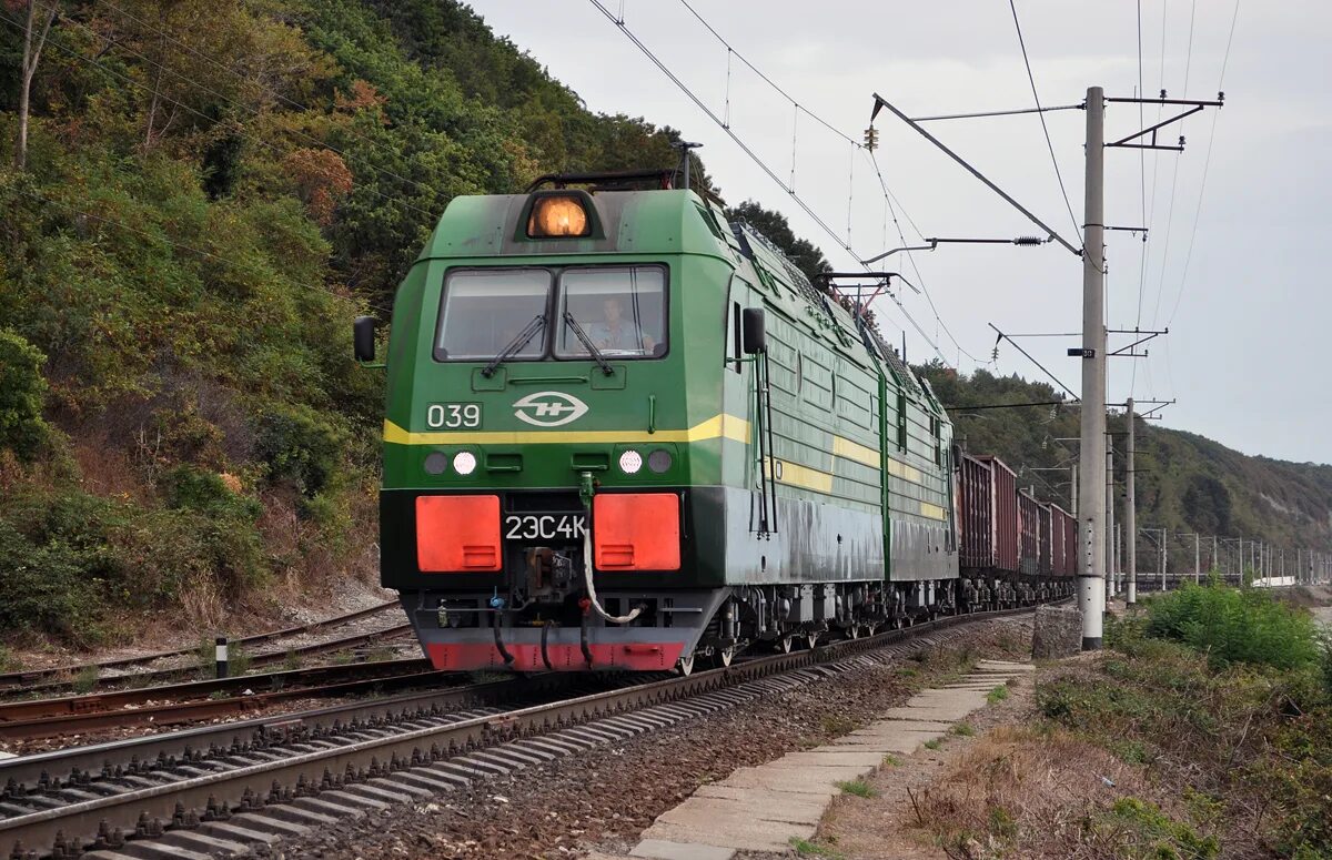 2эс4к Туапсе. 2эс4к электровоз 042. 2эс4к Вардане. Вл10 Туапсе.